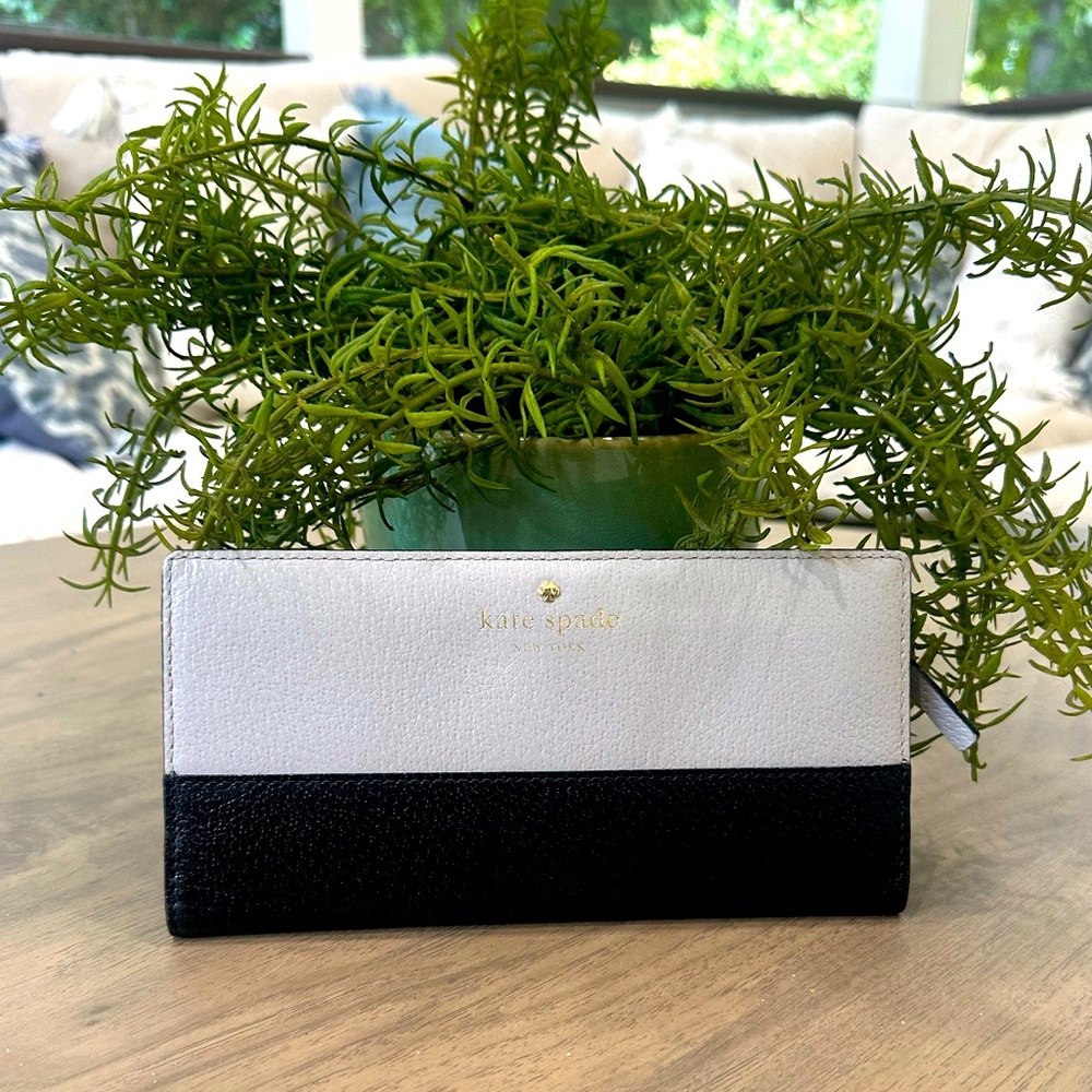 Like New Kate Spade Grand Street Colorblock Stacy Wallet WLRU2890 Beige/Black
